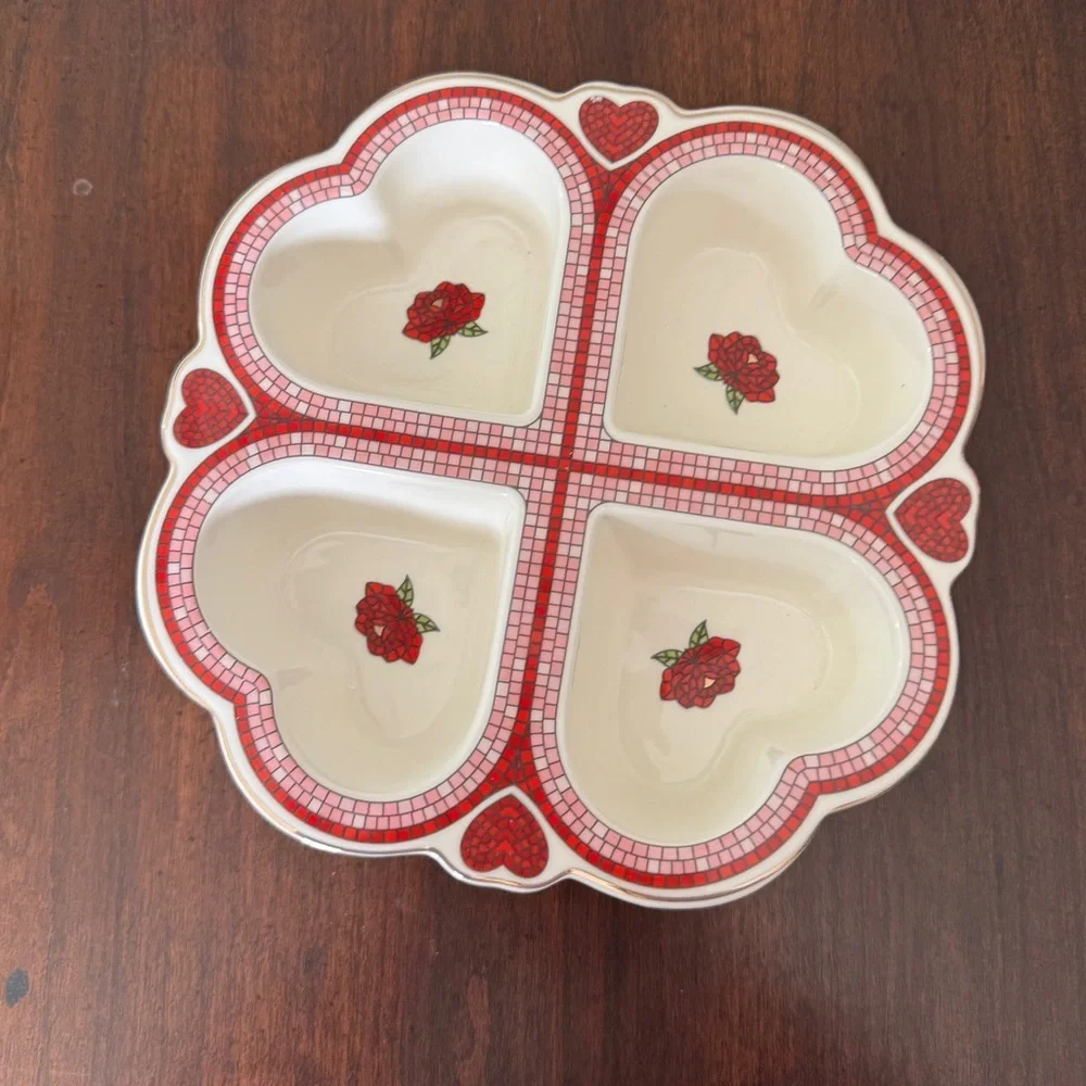 Anthropologie Bistro Tile Stoneware 24k Gold Accent Muffin Pan hearts Valentines